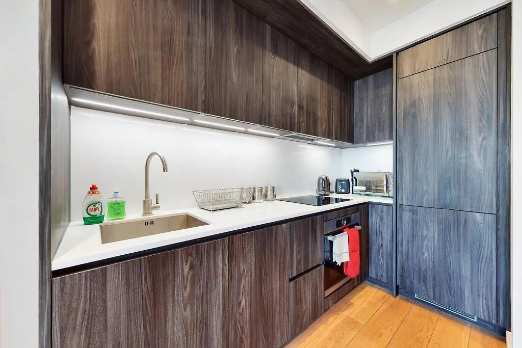 Superb Studio In Greenwich With Balcony & Roof Top London Apartment